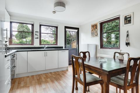 17 Crescent Grove, Glasgow, G13 3RE