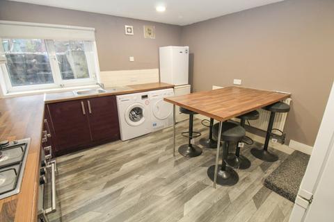 BILLS INCLUDED - Claremont Avenue,Woodhouse, Leeds, LS3