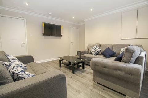 undefined, BILLS INCLUDED - Claremont Avenue,Woodhouse, Leeds, LS3