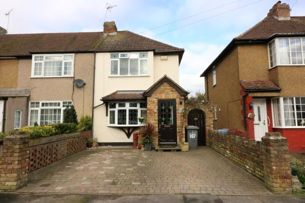 Warwick Avenue, Egham, Surrey, TW20 3 bed end of terrace house £490,000
