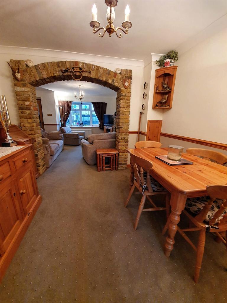 Warwick Avenue, Egham, Surrey, TW20 3 bed end of terrace house £490,000
