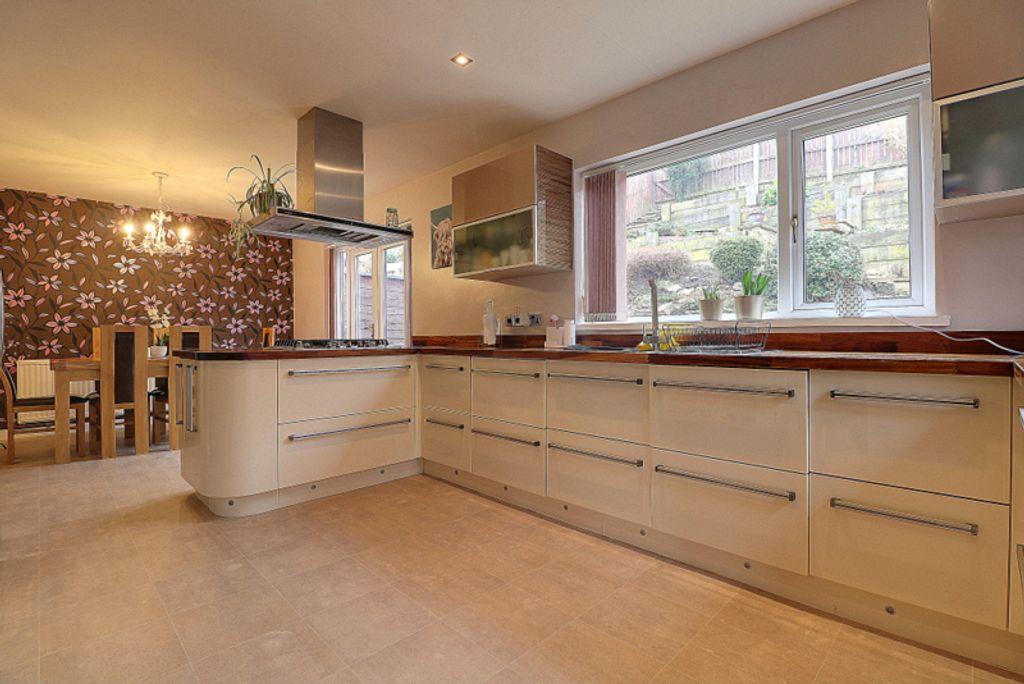 Rock Edge, Knowler Hill, Liversedge... 4 bed detached house £285,000