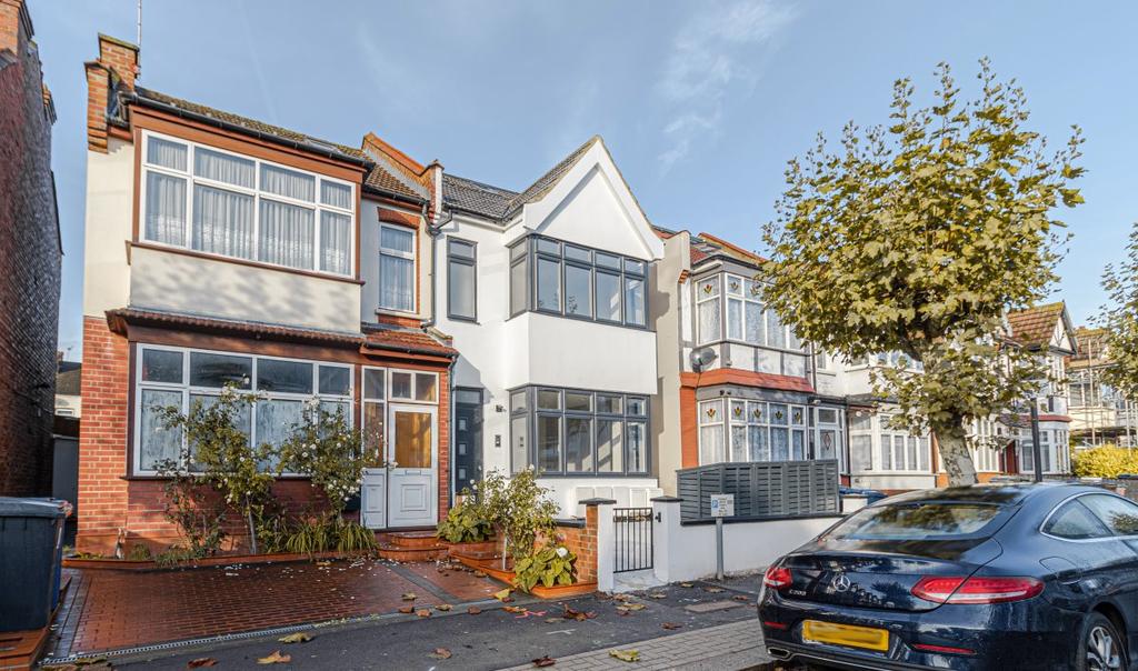 Audley Road, Hendon 1 bed flat £1,450 pcm (£335 pw)