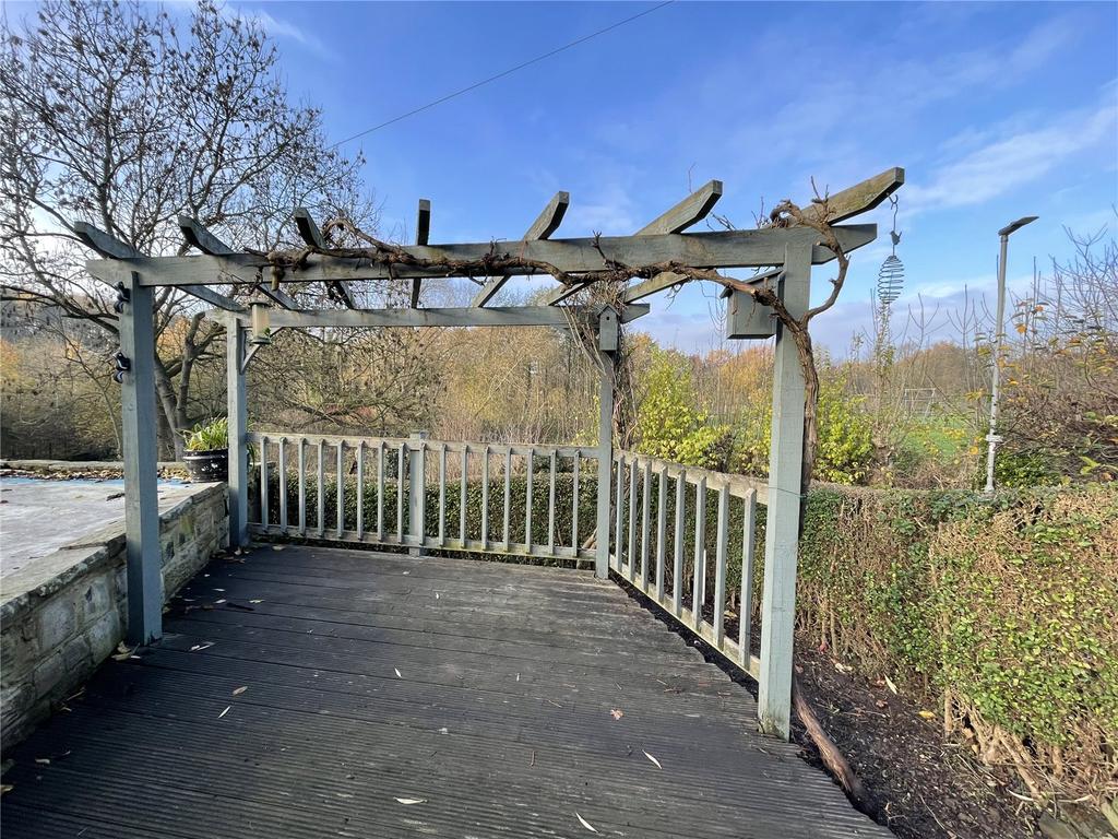 Slack Lane, Newmillerdam, Wakefield, WF2 3 bed house £1,200 pcm (£277 pw)