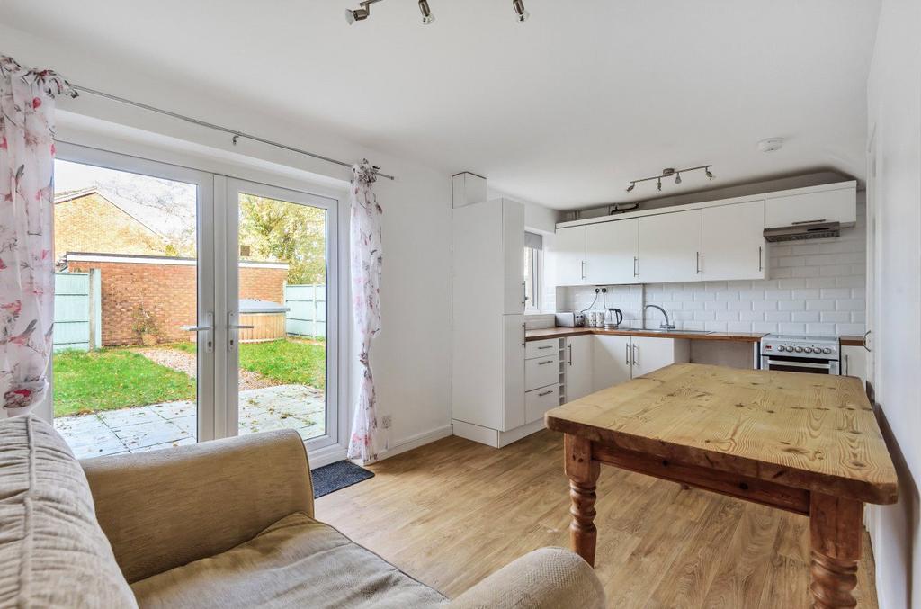 Stapleford Close, Romsey, Hampshire... 3 bed end of terrace house £