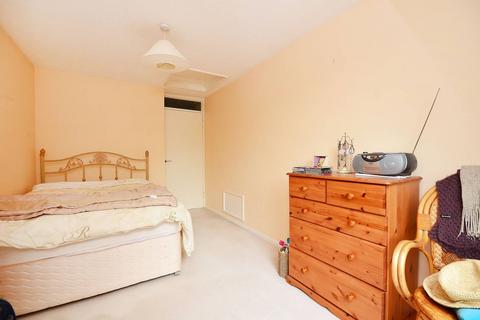 17 Hanger View Way, London, W3 0EX