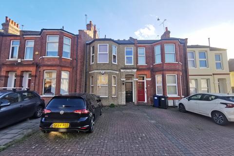 2 bedroom flat to rent, Fredericks Place, North Finchley N12