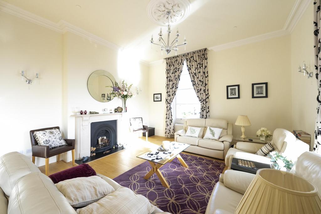 Living room ()