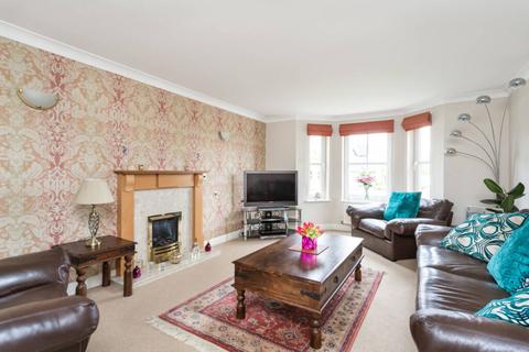 48 Lindsay Circus, Rosewell, EH24 9EP