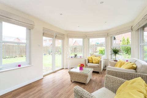 48 Lindsay Circus, Rosewell, EH24 9EP