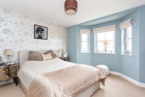 48 Lindsay Circus, Rosewell, EH24 9EP