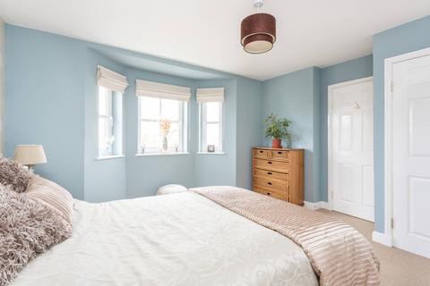 48 Lindsay Circus, Rosewell, EH24 9EP