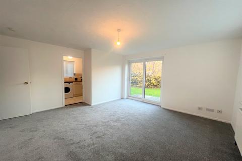 2 bedroom flat to rent - Abbotsbury Court, Horsham, RH13