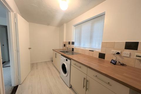 2 bedroom flat to rent - Abbotsbury Court, Horsham, RH13