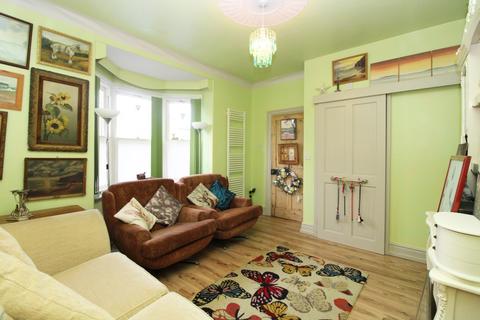 3 bedroom end of terrace house for sale - Station Road, Nafferton, YO25 4LS