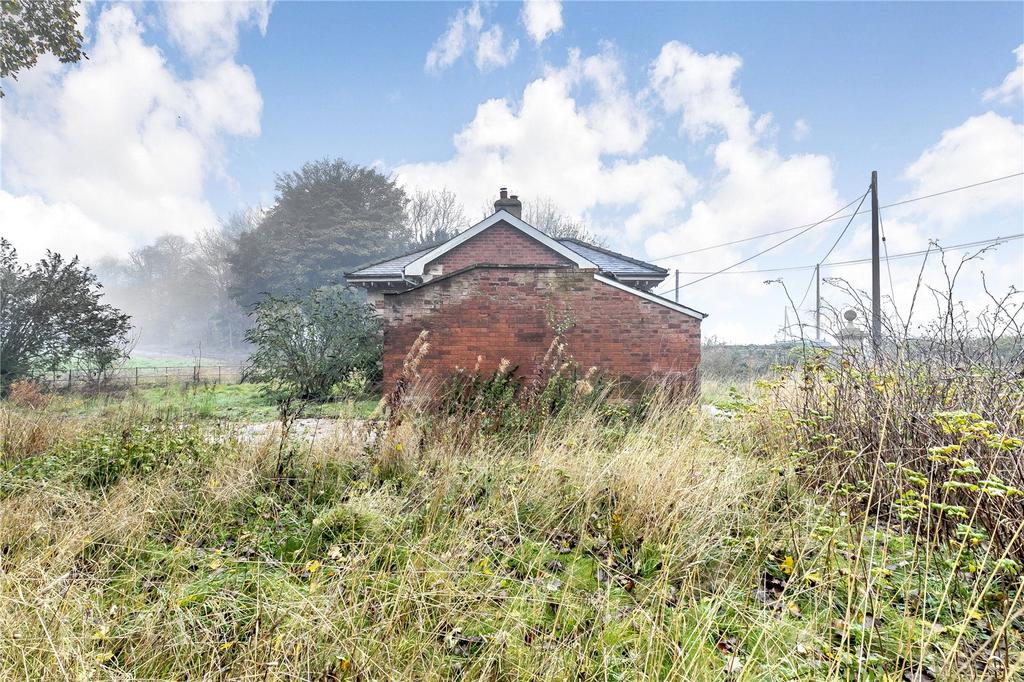 Bilham Lodge, Brodsworth, Doncaster... 2 bed detached house £200,000