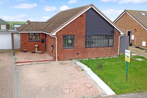 2 bedroom detached bungalow for sale - Avondale Close, Whitstable, Kent