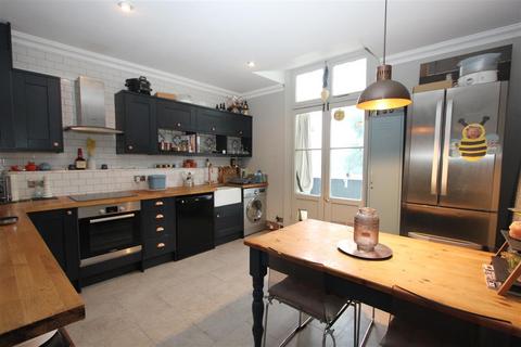 43b Avondale Road, South Croydon, CR2 6JE