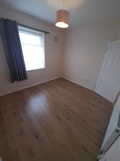 3 bedroom semi-detached house to rent, Lindsey Road, Dagenham RM8