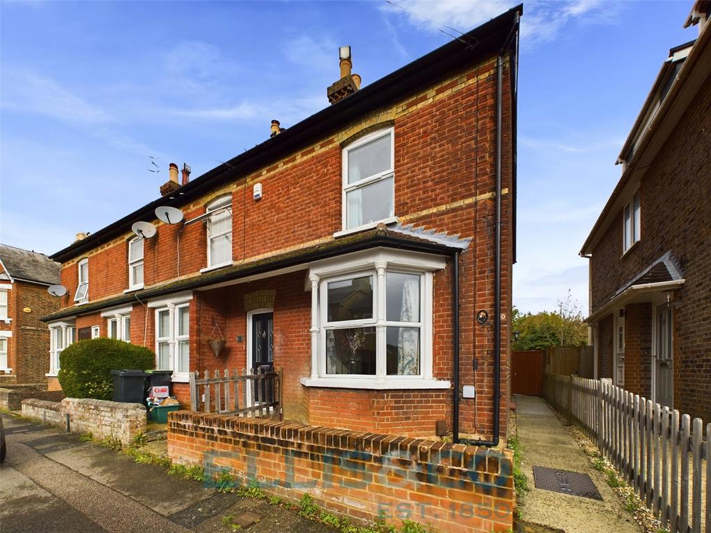 Uridge Road, Tonbridge, Kent, TN10 2 bed end of terrace house £1,395
