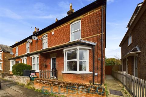 2 bedroom end of terrace house to rent, Uridge Road, Tonbridge, Kent, TN10