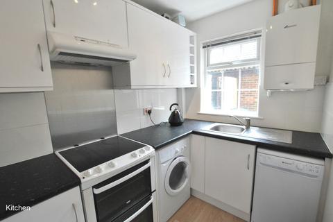 2 bedroom end of terrace house for sale - Nash Gardens, Redhill