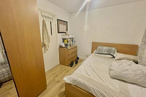 2 bedroom flat to rent - New cross, SE14