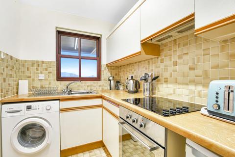 2 bedroom apartment for sale - 11 Hewetson Court, Main Street, Keswick, Cumbria, CA12 5DW