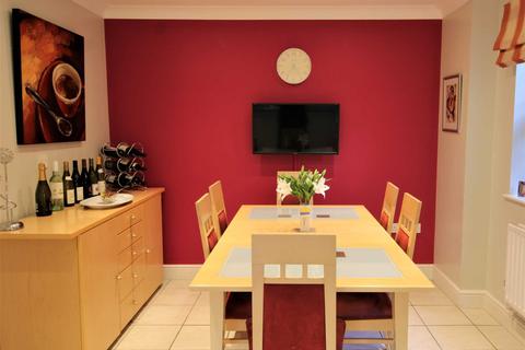 2f Heath Close, Potters Bar, EN6 1LT