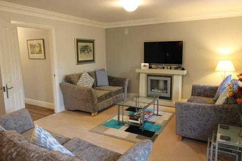 2f Heath Close, Potters Bar, EN6 1LT