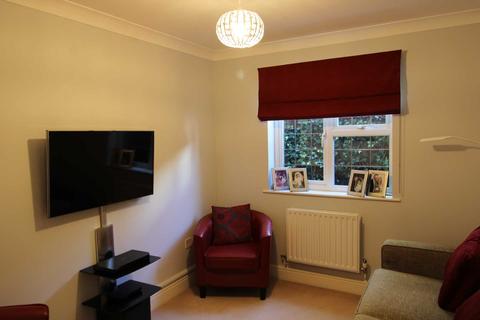 2f Heath Close, Potters Bar, EN6 1LT