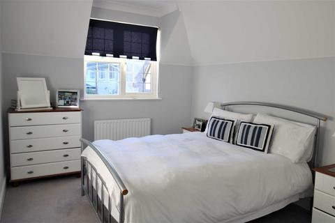 2f Heath Close, Potters Bar, EN6 1LT