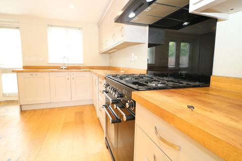 3 bedroom mews to rent, Forest Green, Dorking