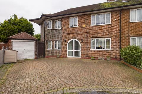 5 bedroom semi-detached house for sale - Frobisher Close, Pinner
