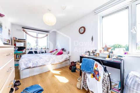 4 bedroom apartment to rent - Guerin Square, Mile End Bow, London