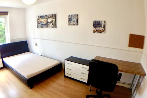 4 bedroom ground floor flat to rent, Greetham Street, Portsmouth