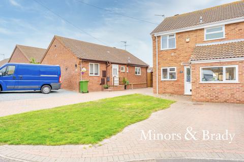 3 bedroom semi-detached house for sale - Randall Close, Hopton