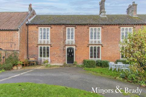 4 bedroom manor house for sale - School Road, Runham