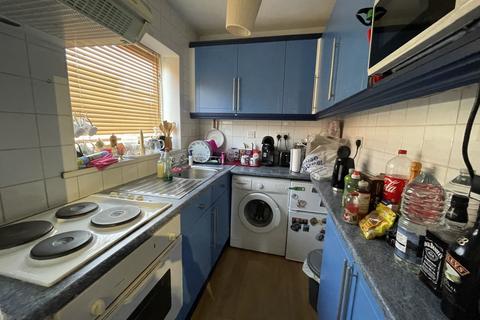 Studio for sale, Queens Court, Newbury