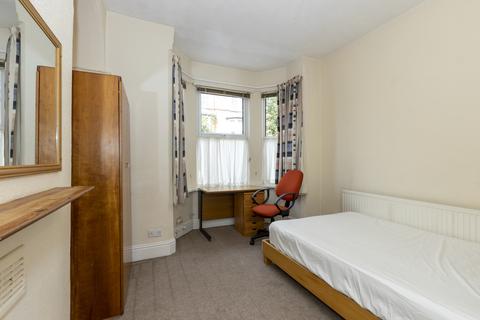 8 bedroom end of terrace house to rent - Portland Road, Nottingham