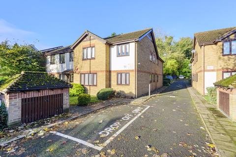 Flat 3, Willow Court, 36 Brighton Road, Coulsdon, CR5 2BA