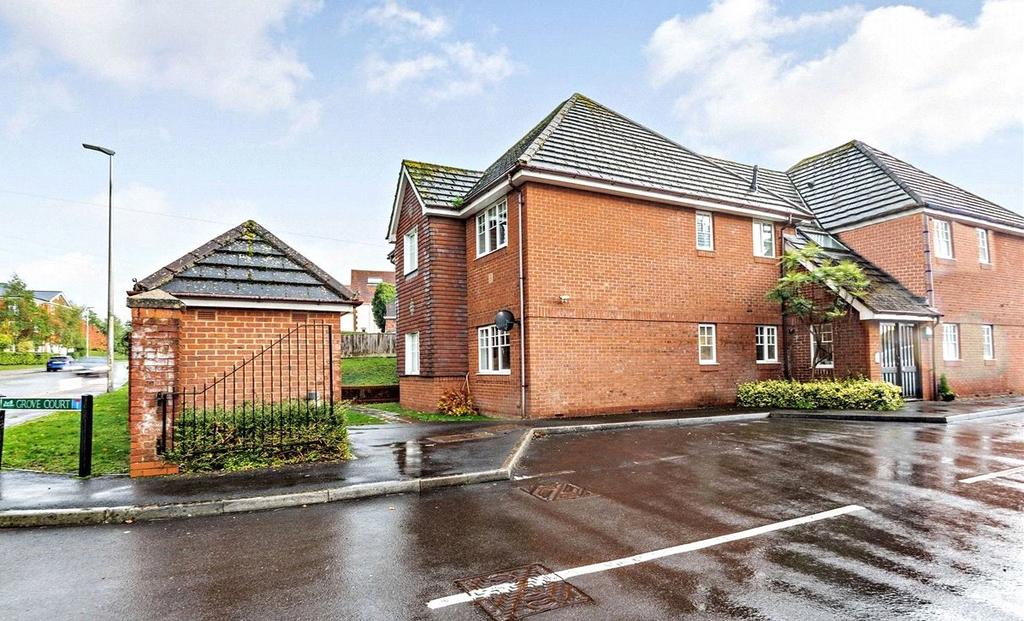 Newtown Road, Newbury, Berkshire, RG14 2 bed apartment £1,100 pcm (£