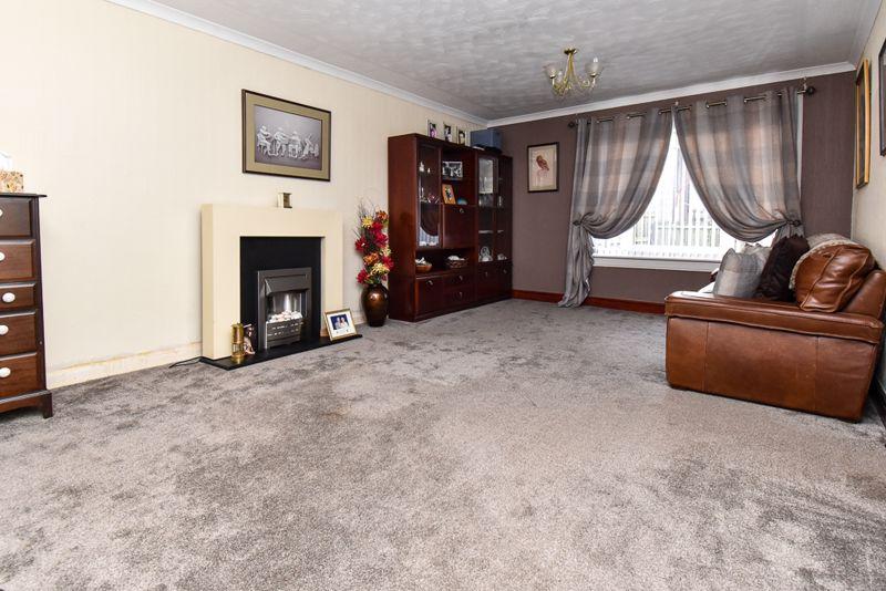 Strathyre Gardens, Moodiesburn 3 bed semidetached house £147,000