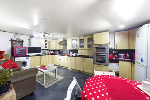 2 bedroom terraced house for sale - Burnett Place, Bradford, West Yorkshire, BD5