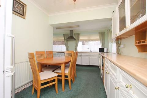 3 bedroom semi-detached bungalow for sale - Clyfton Crescent, Immingham