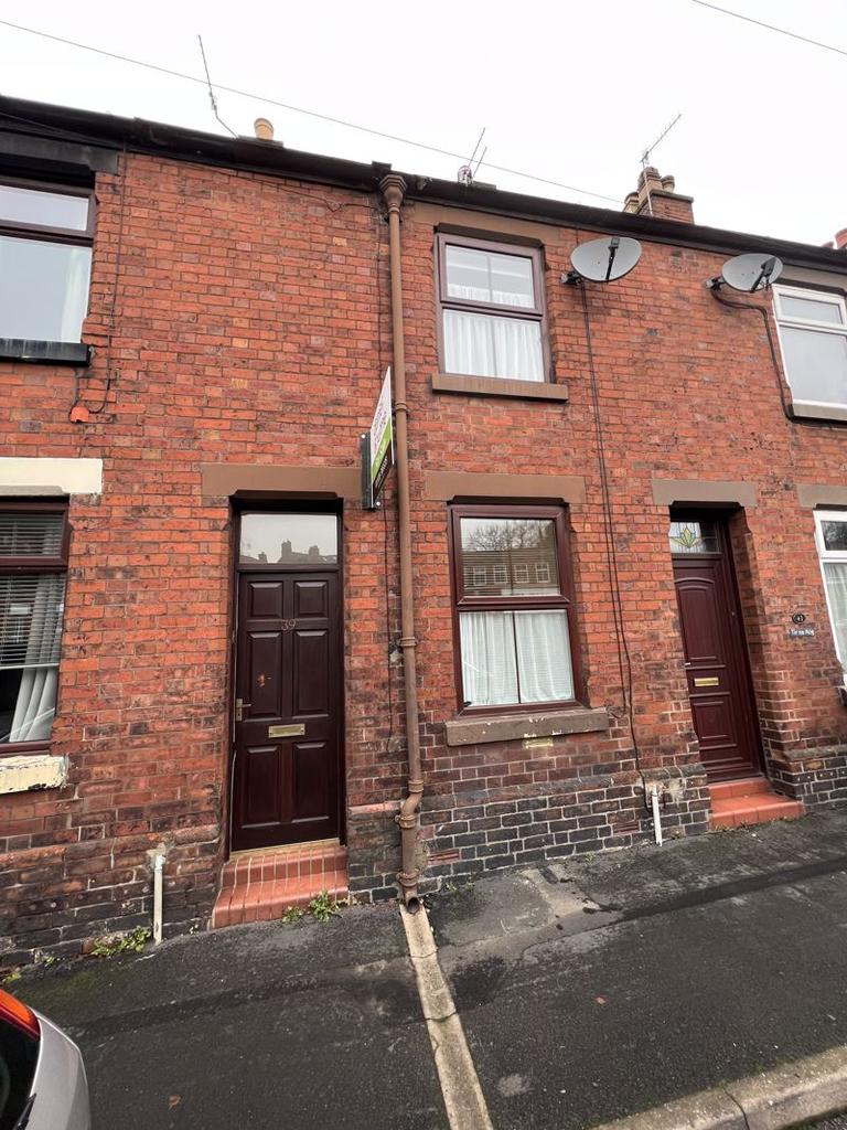 Ball Haye Road, Leek 2 bed terraced house £129,950