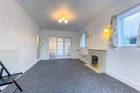 3 bedroom detached bungalow to rent - Castle Lane West , Bournemouth, Dorset