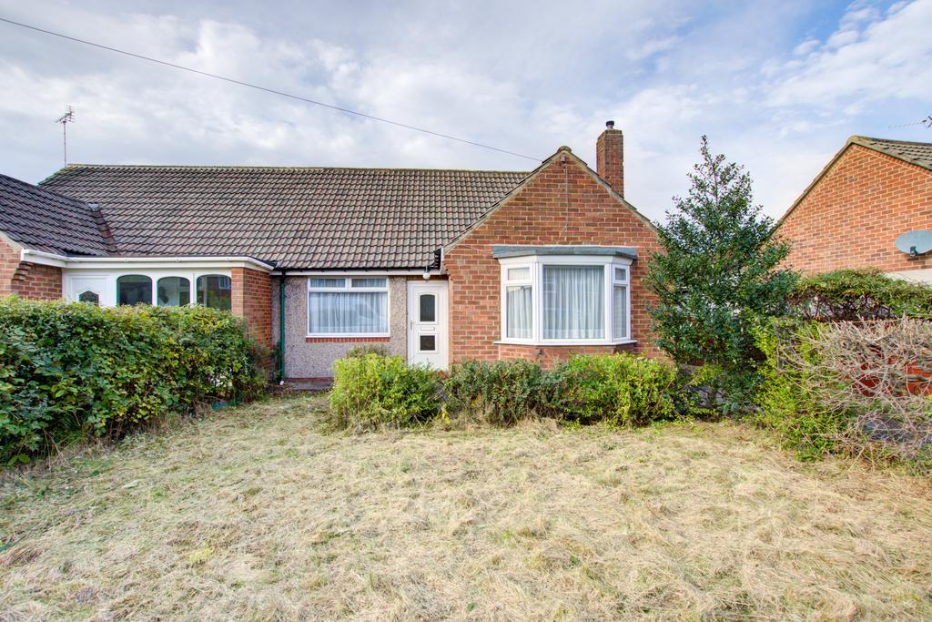 Crescent, Gosforth, Newcastle... 2 bed semidetached bungalow £