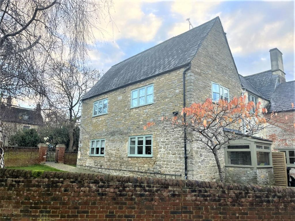 N/A, Purton Stoke, Wiltshire, SN5 4JE 2 bed detached house £1,200 pcm