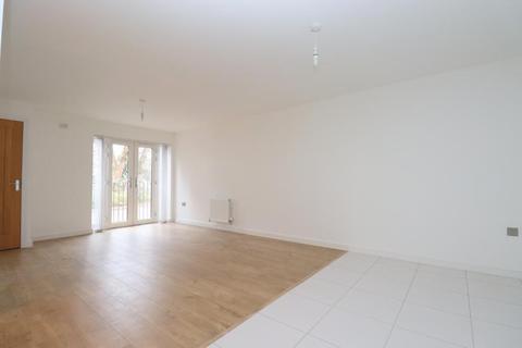 3 bedroom apartment for sale - Club Lane, Woburn Sands, Buckinghamshire, MK17 8FA